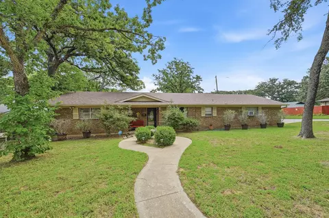 14 Circle Dr, Denison, TX 75021