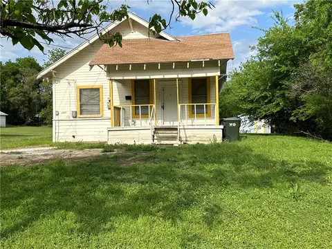 3207 N 18th St, Waco, TX 76708