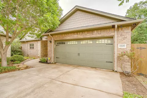 2220 Cobblestone Ct, Granbury, TX 76049