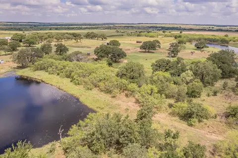 495 Lyles Rd, Henrietta, TX 76365
