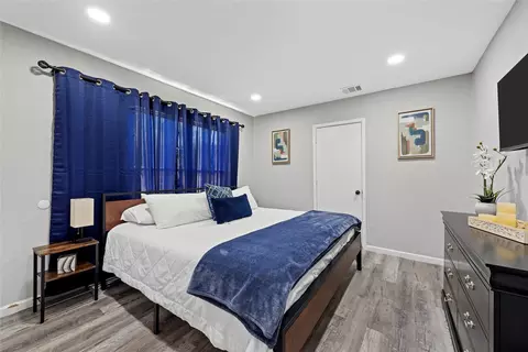 Bedroom - 1900 N 6th St, Waco, TX 76708 photo 5 of 6