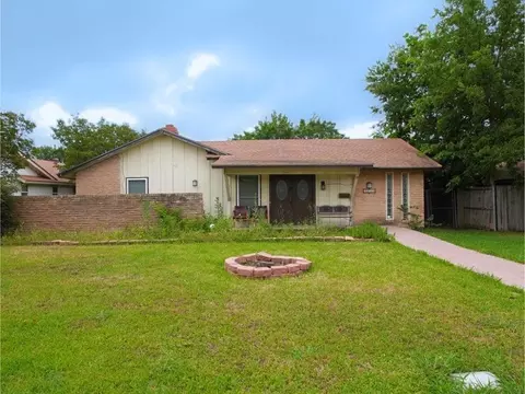 3810 Crater Lake Ct, Irving, TX 75062