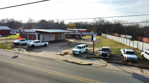 1121 N Main St, Paris, TX 75460