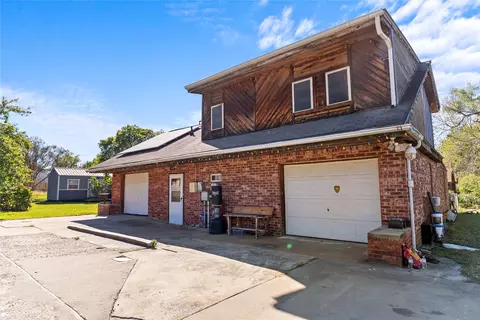 524 S Preston St, Wolfe City, TX 75496