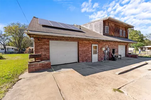 524 S Preston St, Wolfe City, TX 75496