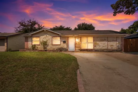 2009 Red Oak Dr, Irving, TX 75060
