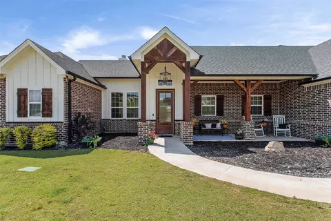 1064 Eagles Bluff Dr, Weatherford, TX 76087