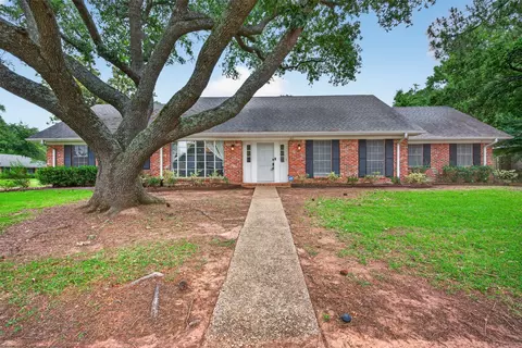 7501 Camelback Dr, Shreveport, LA 71105