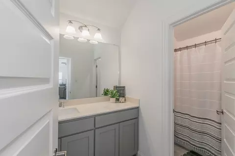 Bath - 711 Artesian Dr, Argyle, TX 76226 photo 2 of 3