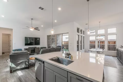 Kitchen - 711 Artesian Dr, Argyle, TX 76226 photo 2 of 3