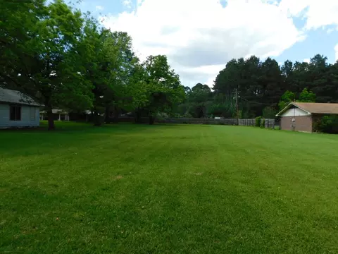 810 Baker St, Springhill, LA 71075