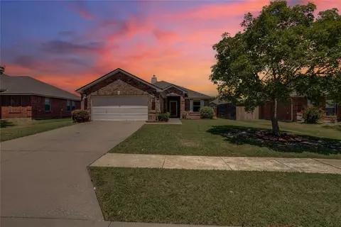308 Long Prairie Dr, Forney, TX 75126