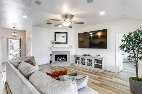 308 Long Prairie Dr, Forney, TX 75126
