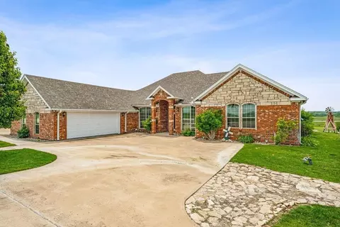 Exterior - 641 Comanche Lake Rd, Comanche, TX 76442 photo 2 of 6