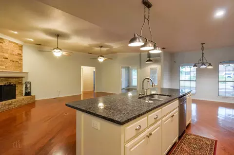Living - 109 Pilgrim Rd, Abilene, TX 79602 photo 5 of 6