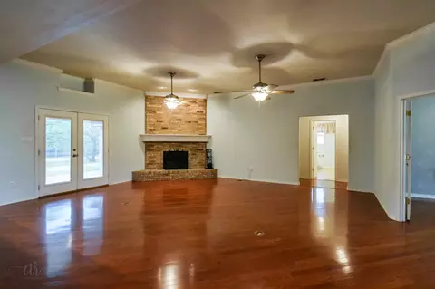 Living - 109 Pilgrim Rd, Abilene, TX 79602 photo 3 of 6