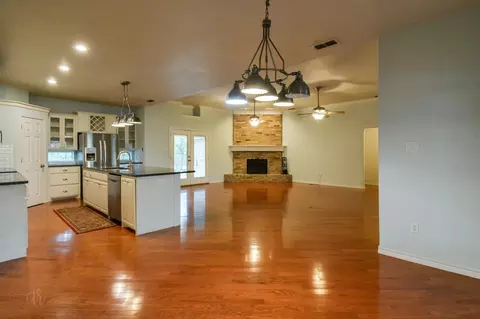 Living - 109 Pilgrim Rd, Abilene, TX 79602 photo 4 of 6