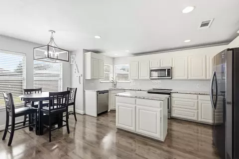557 Jeffdale Dr, Burleson, TX 76028