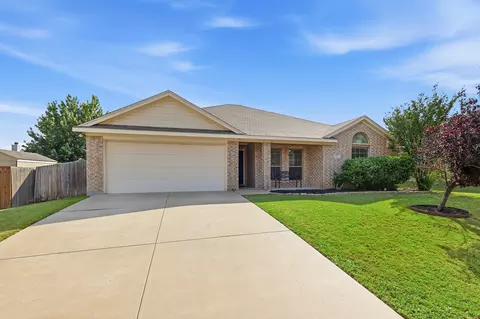 557 Jeffdale Dr, Burleson, TX 76028