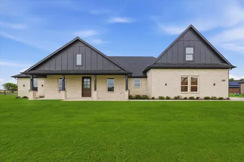 8803 Kassandra Dr, Sanger, TX 76266
