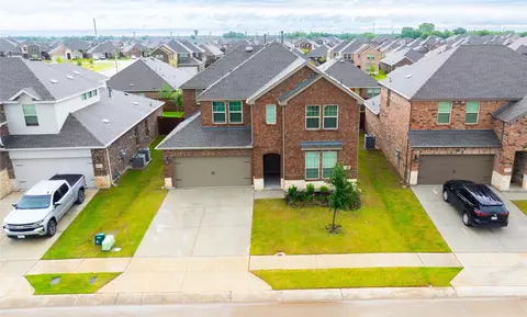 9820 Elk Falls Ln, Aubrey, TX 76227