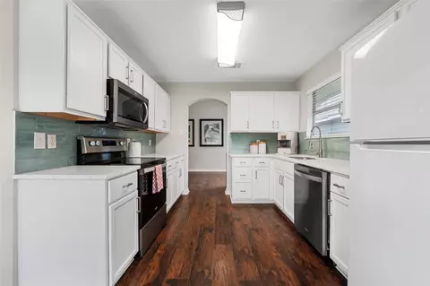 Kitchen - 10124 Bunting Dr, Waco, TX 76708 photo 3 of 3