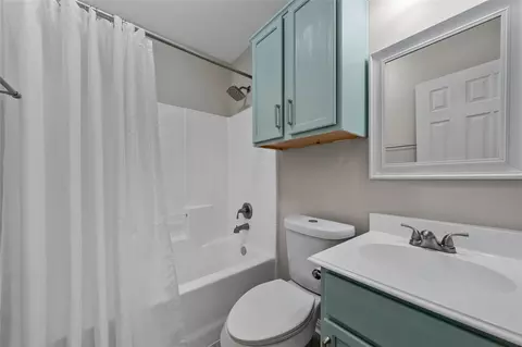 Bath - 10124 Bunting Dr, Waco, TX 76708 photo 1 of 3