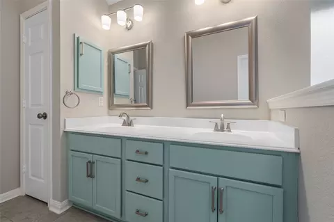Bath - 10124 Bunting Dr, Waco, TX 76708 photo 2 of 3