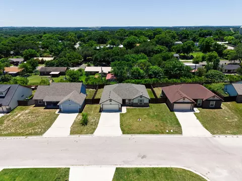1124 Limestone Dr, Lampasas, TX 76550