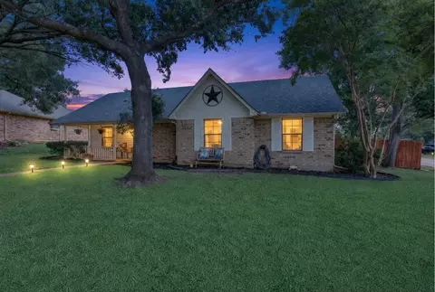 1405 Casa Linda St, Ennis, TX 75119