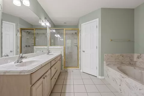 Bath - 10413 Granada Dr, Waco, TX 76708 photo 1 of 4