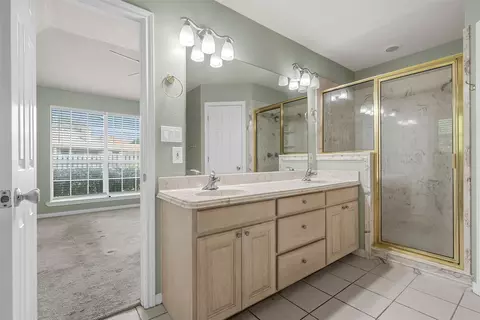 Bath - 10413 Granada Dr, Waco, TX 76708 photo 3 of 4