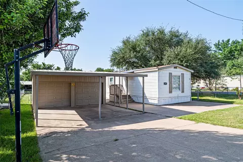 4001 Gloria Dr, Granbury, TX 76049