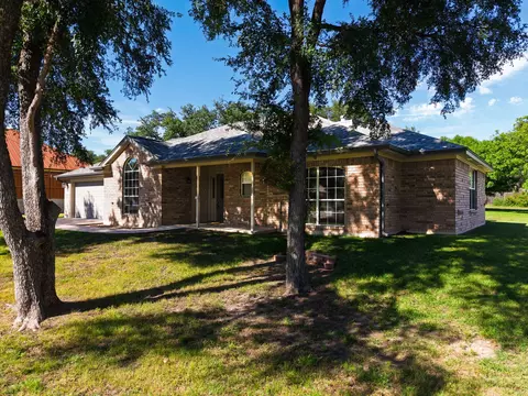 1909 Diamond Ridge Dr, Lampasas, TX 76550