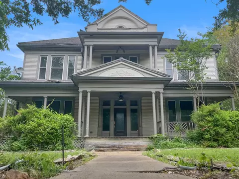402 E Grand St, Whitewright, TX 75491
