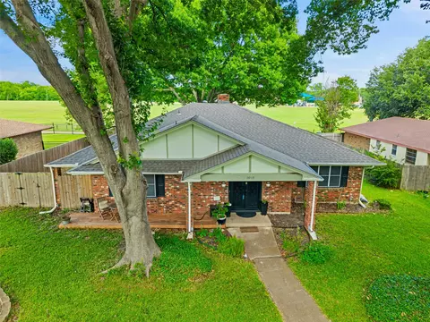 1012 Townsend Ln, Desoto, TX 75115