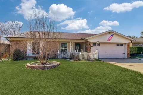 721 NW Ann Lois Ln, Burleson, TX 76028