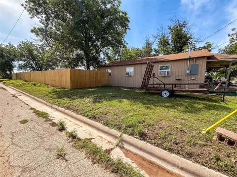 Exterior - 506 N Avenue B, Haskell, TX 79521 photo 2 of 4
