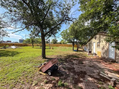 Exterior - 506 N Avenue B, Haskell, TX 79521 photo 4 of 4