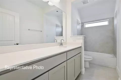Bath - 452 Shadowfax Dr, Aledo, TX 76008 photo 4 of 5