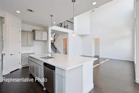 Kitchen - 452 Shadowfax Dr, Aledo, TX 76008 photo 4 of 4