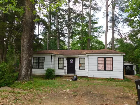 901 SE 2nd St, Springhill, LA 71075