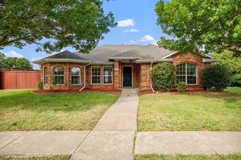 Exterior - 5709 Eagle Dr, Rowlett, TX 75088 photo 3 of 4