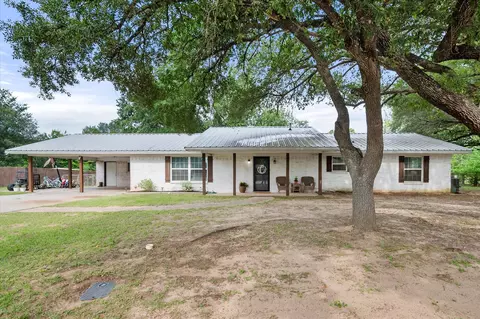 951 Faircrest Dr, Fairfield, TX 75840