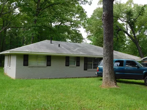 714 NE 5th St, Springhill, LA 71075