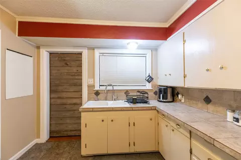 Kitchen - 1925 Chestnut St, Abilene, TX 79602 photo 4 of 4