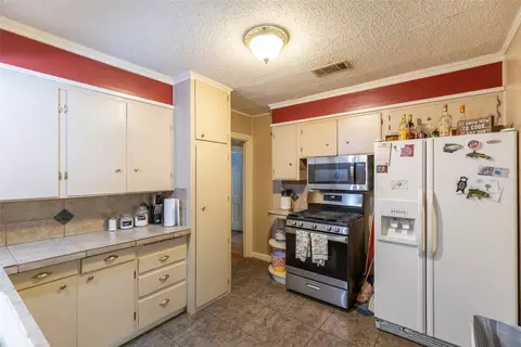 Kitchen - 1925 Chestnut St, Abilene, TX 79602 photo 3 of 4