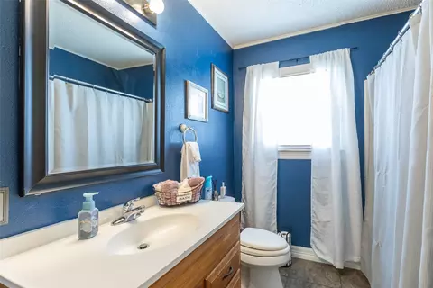 Bath - 1925 Chestnut St, Abilene, TX 79602 photo 2 of 2