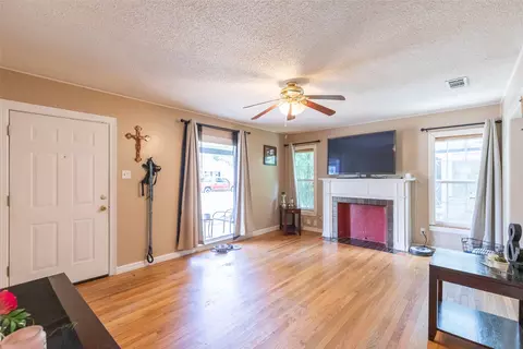 Living - 1925 Chestnut St, Abilene, TX 79602 photo 2 of 2