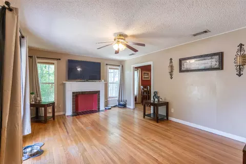 Living - 1925 Chestnut St, Abilene, TX 79602 photo 1 of 2